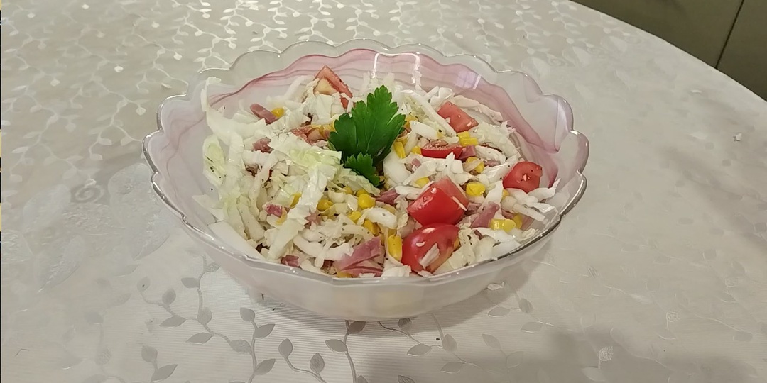 Салат с пекинской капустой.