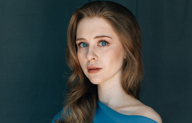 Кадр из сериала "На разных берегах" (2025)