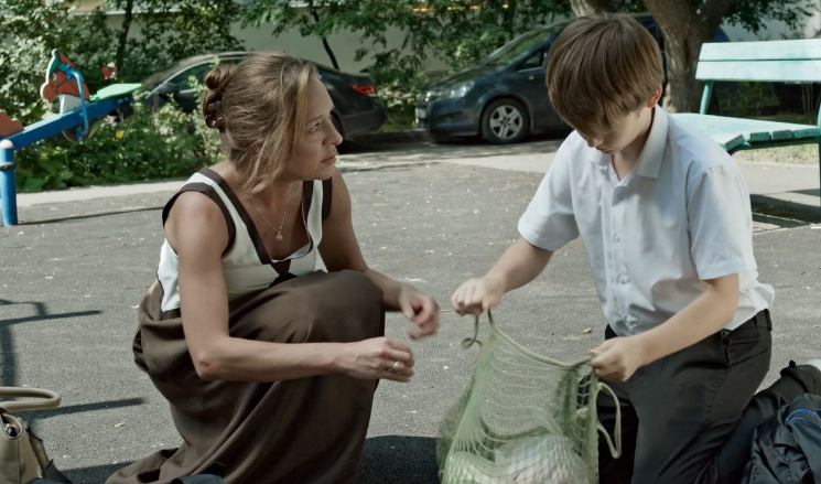 Кадр из сериала "Моя чужая семья" (2025)