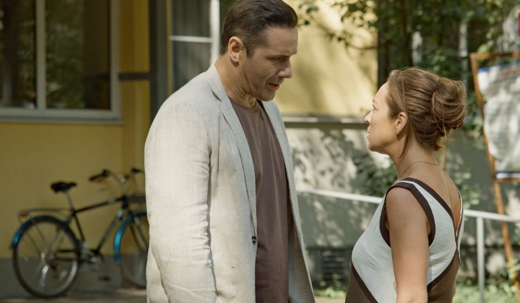 Кадр из сериала "Моя чужая семья" (2025)