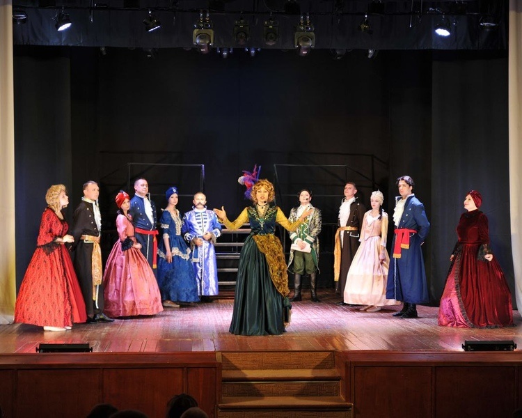     В Курске артисты-любители представили мюзикл «Царская охота»