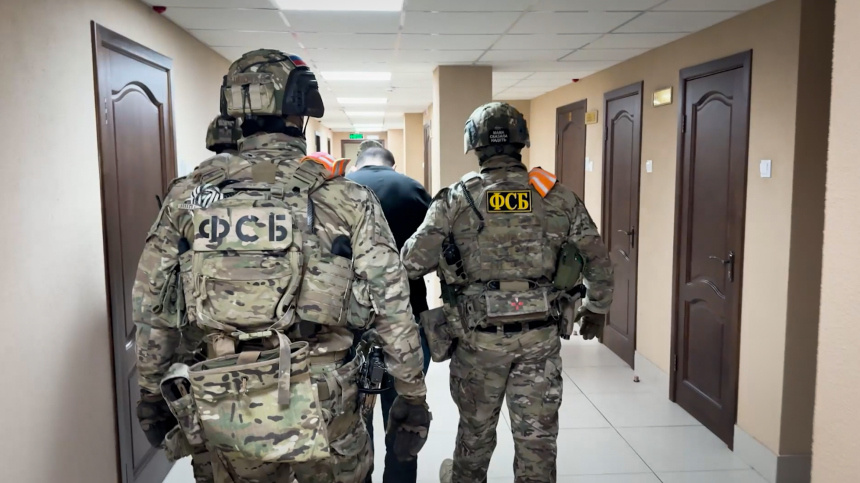    Фото: ИЗВЕСТИЯ/ЦОС ФСБ РФ; 5-tv.ru