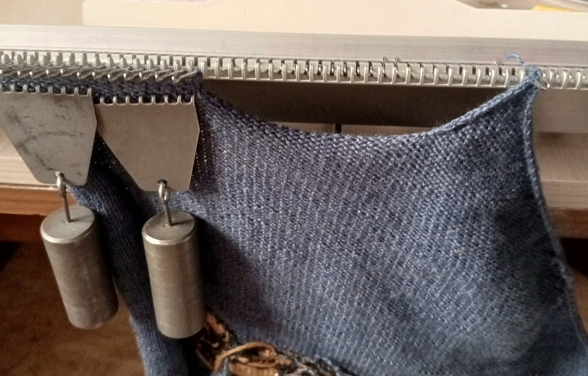 Закрытие петель горловины.