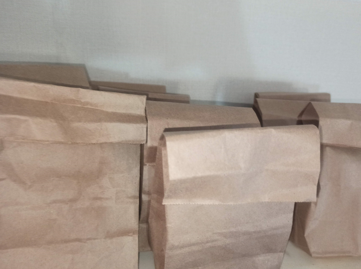 Образцы хлеба, хранившиеся в бумажных пакетах