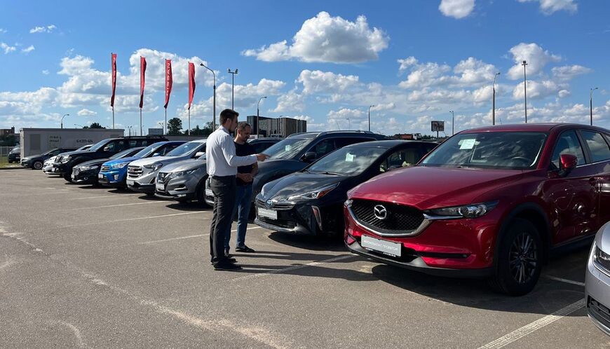 А что, если я скажу, что так и было задумано? Что низкая цена — это не случайность, а четко выверенная бизнес-модель.

Сегодня мы снимаем покров тайны с процесса трейд-ина. Наш гид — бывший специалист по оценке подержанных автомобилей одного из крупных дилерских центров Севастополя , который решился на откровенность. Приготовьтесь, вас ждут не самые приятные открытия.