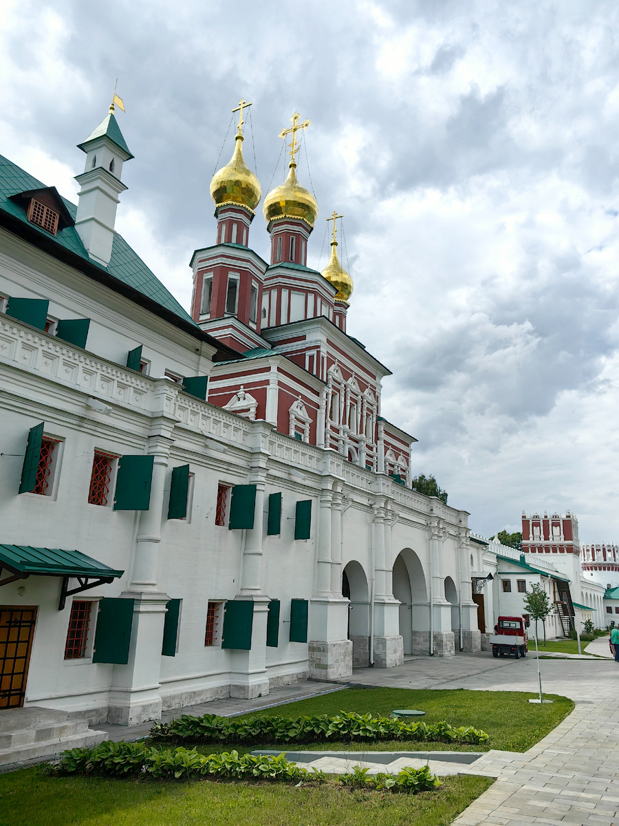 Надвратная Покровская церковь