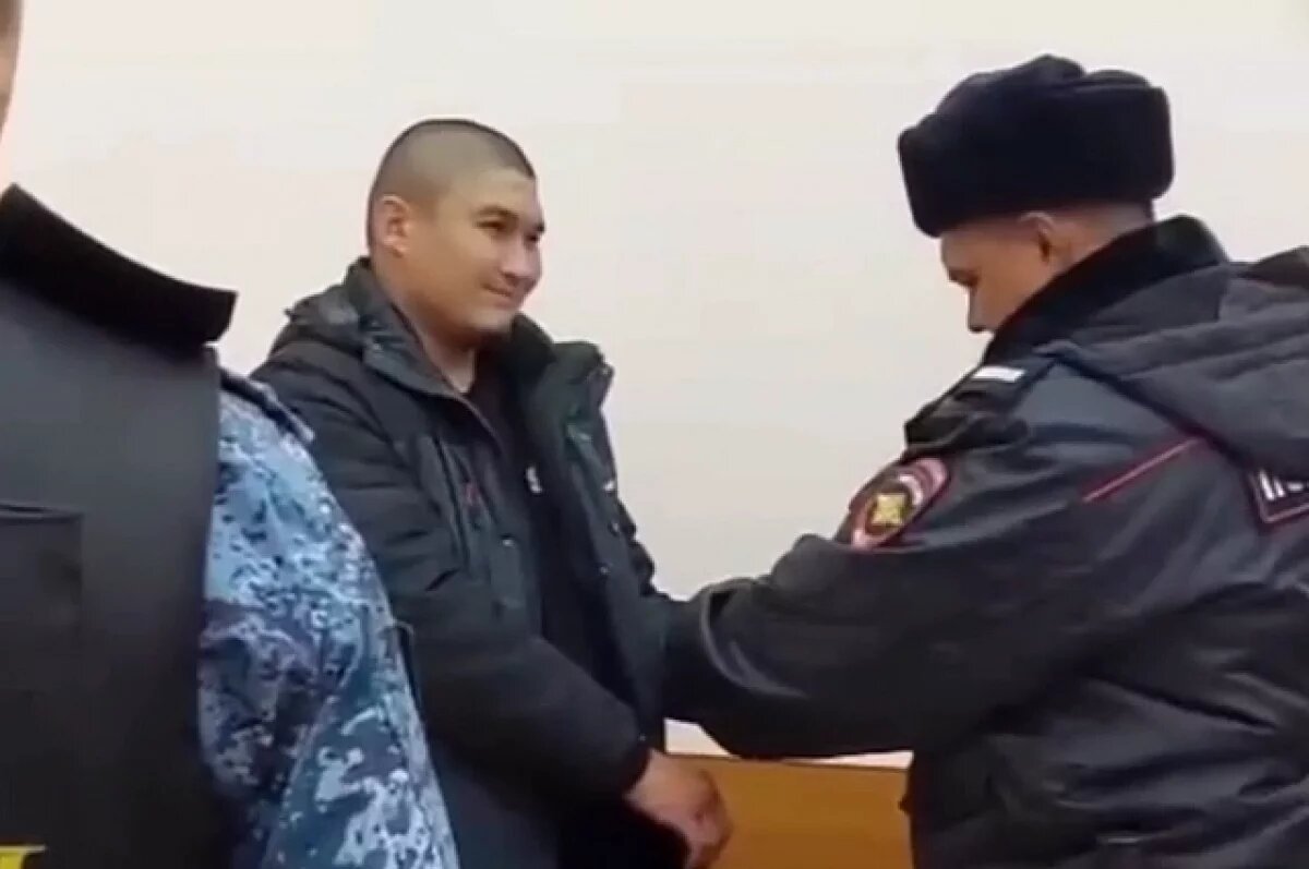    Бывший надзиратель колонии в Башкирии получил 11 лет за взятки и наркотики