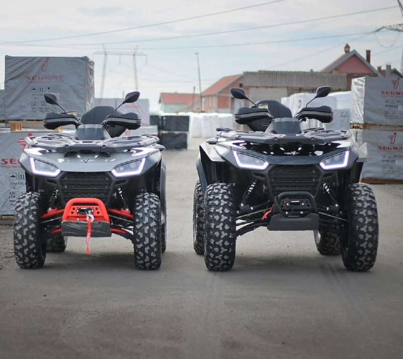 Разница в габаритах по сравнению с базовым AT10 видна невооруженным глазом