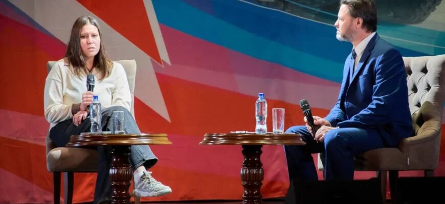 Собственный корреспондент телеканала "Звезда" Варвара Шрадер. Изображение для публикации на сайте Школы журналистики имени Владимира Мезенцева.