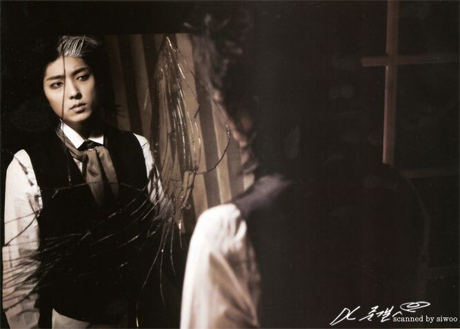 Как-то я сегодня странно оделся... Уж не Хэллоуин ли на дворе?