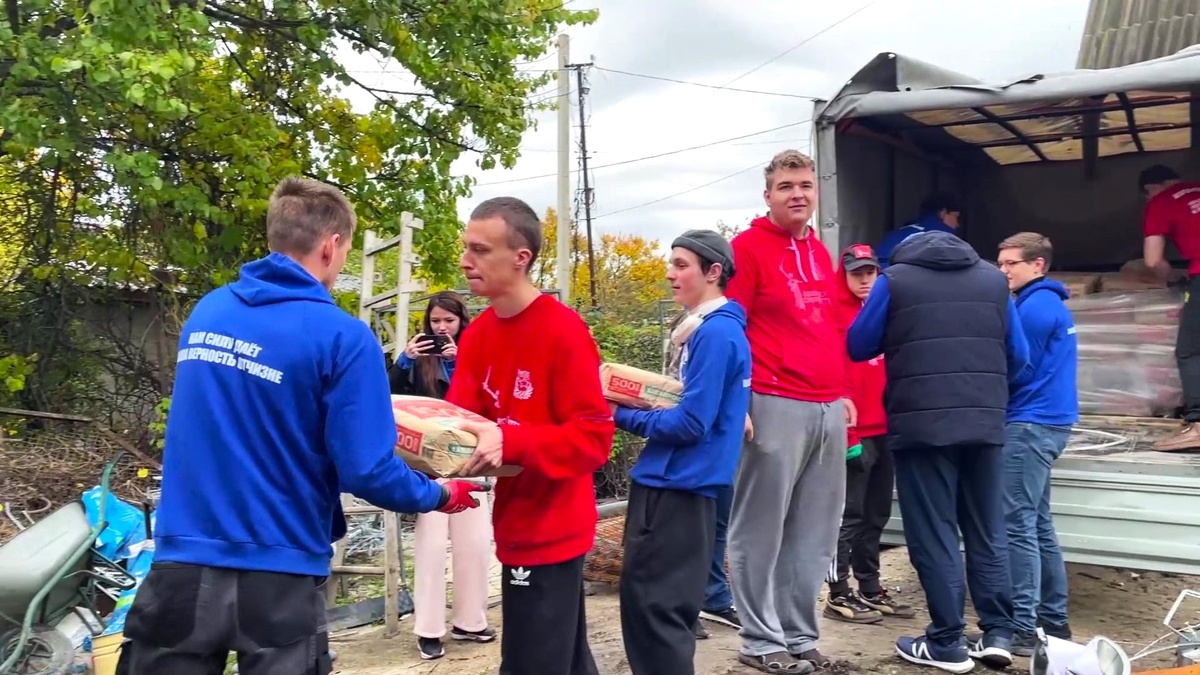    Югорские молодогвардейцы помогают строить детский дом в Мариуполе