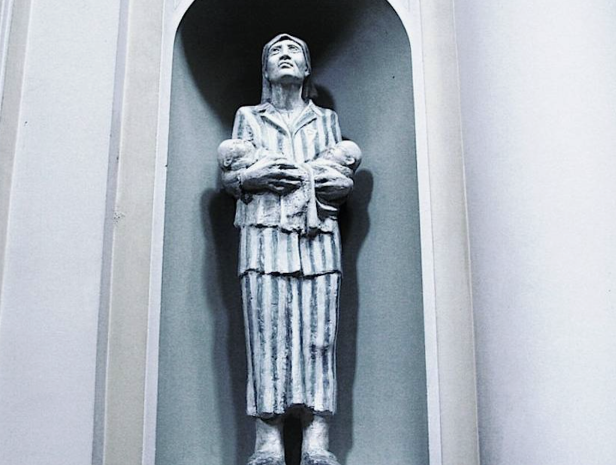 Памятник Станиславе Лещинской находится в костёле Святой Анны в Вильянове под Варшавой.