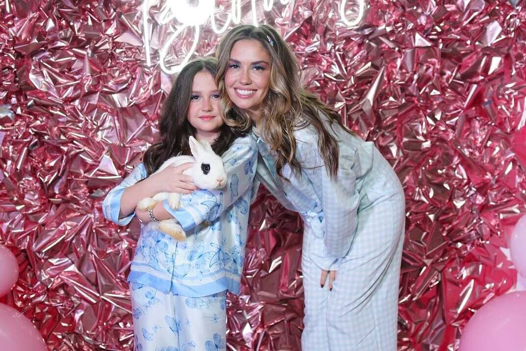 Агата Муцениеце с дочерью Мией. Фото: соцсети/@agataagata