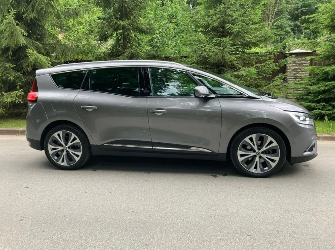 Нашёл крутой авто для семьи по цене Vesta SW. Источник иллюстрации - auto.ru