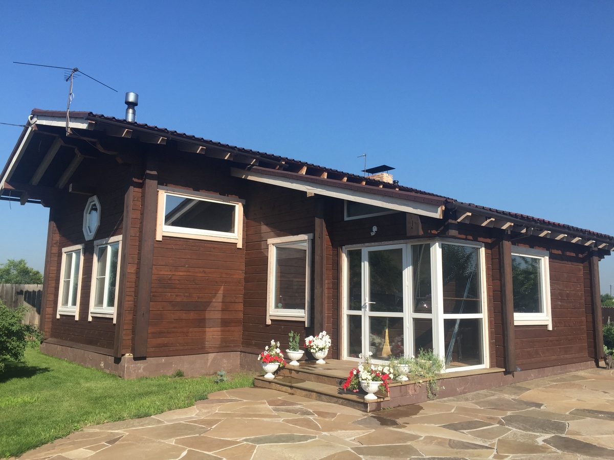 Дом на даче в Сибири.