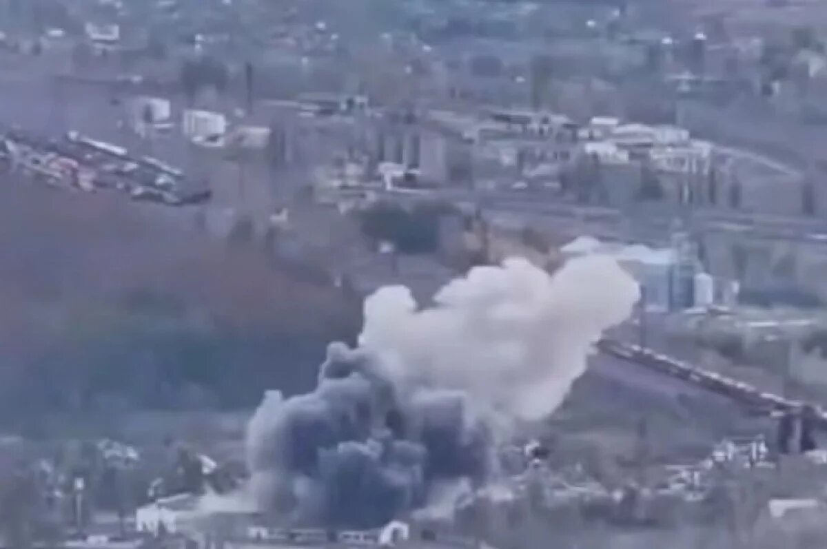    Уничтожение мест скопления боевиков ВСУ под Купянском сняли с воздуха