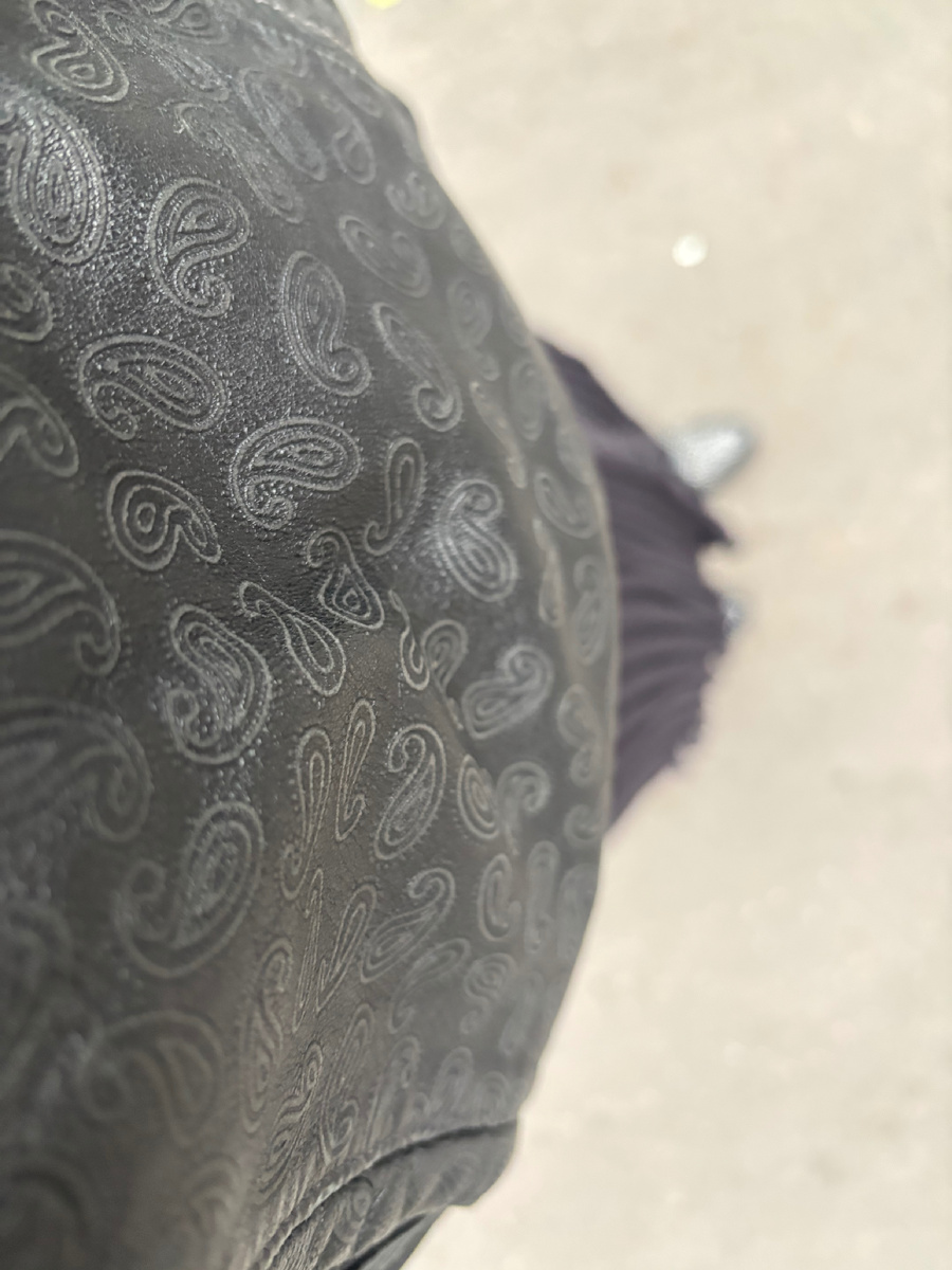 Великолепный кожаный бомбер родом из 80-ых