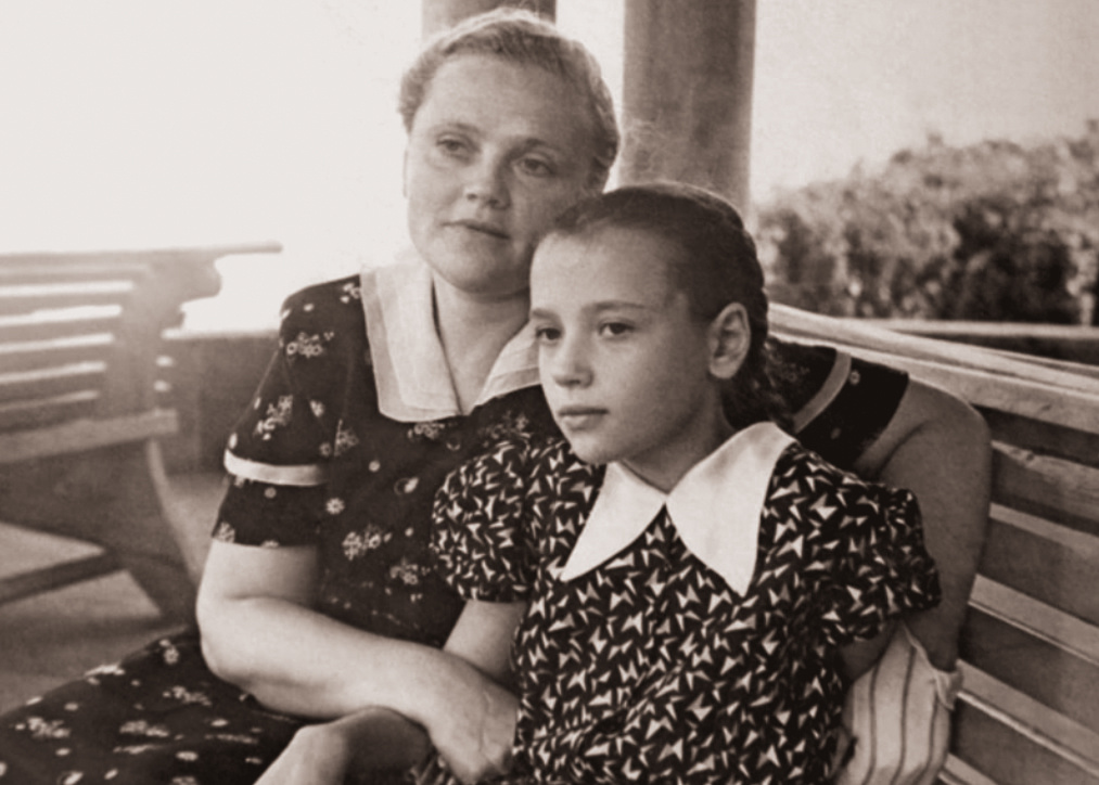 Елена Санаева с матерью