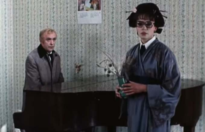 Ролан Быков и Елена Санаева в фильме «Жил-был настройщик», 1979