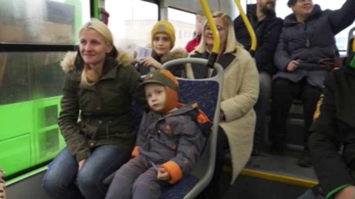    На каникулах курские автобусы внезапно стали школьными