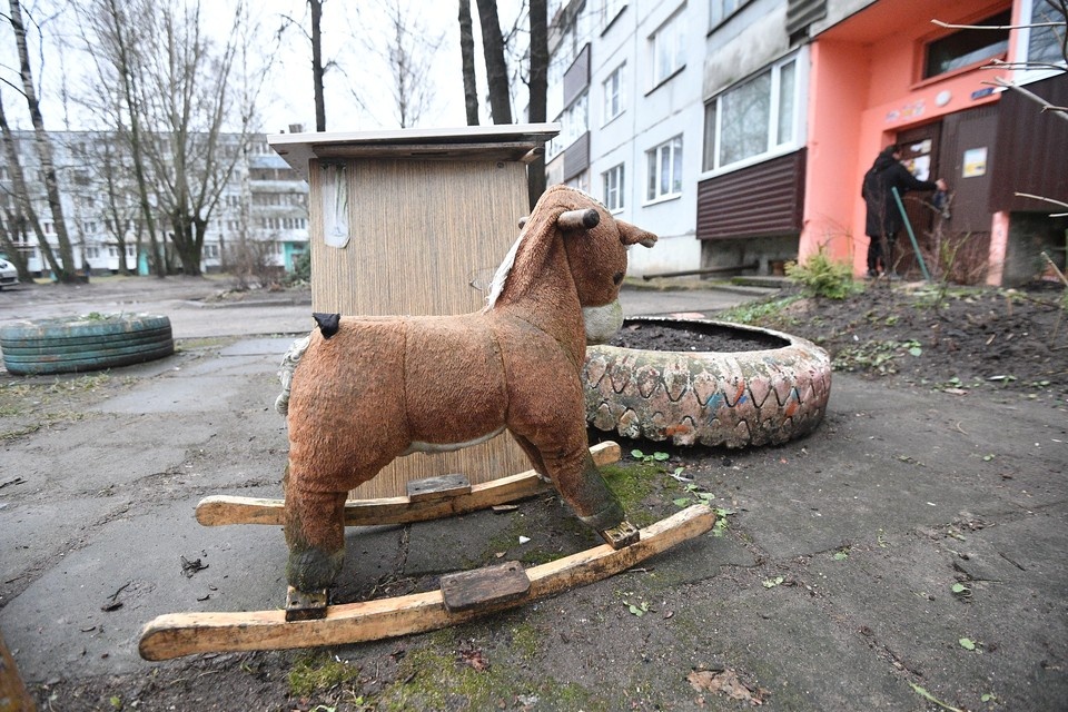    Пока неизвестно, есть ли у мальчика бабушки и дедушки. Алексей БУЛАТОВ