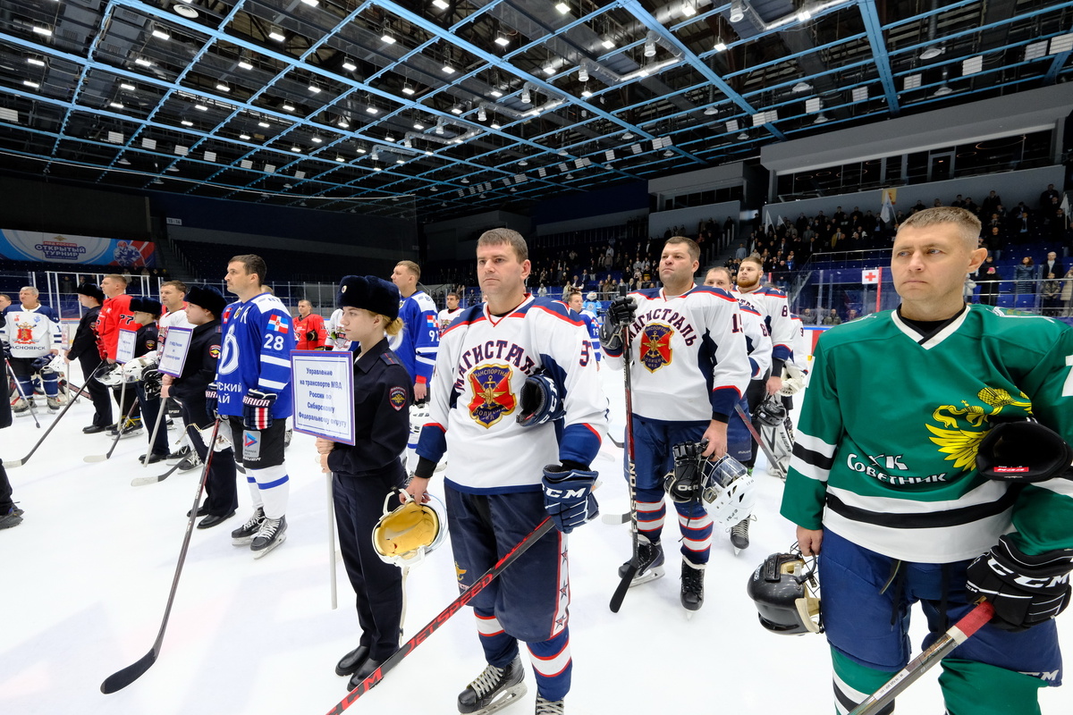 Хоккей – один из самых любимых видов спорта жителей Новосибирской области.  Фото: пресс-служба правительства Новосибирской области