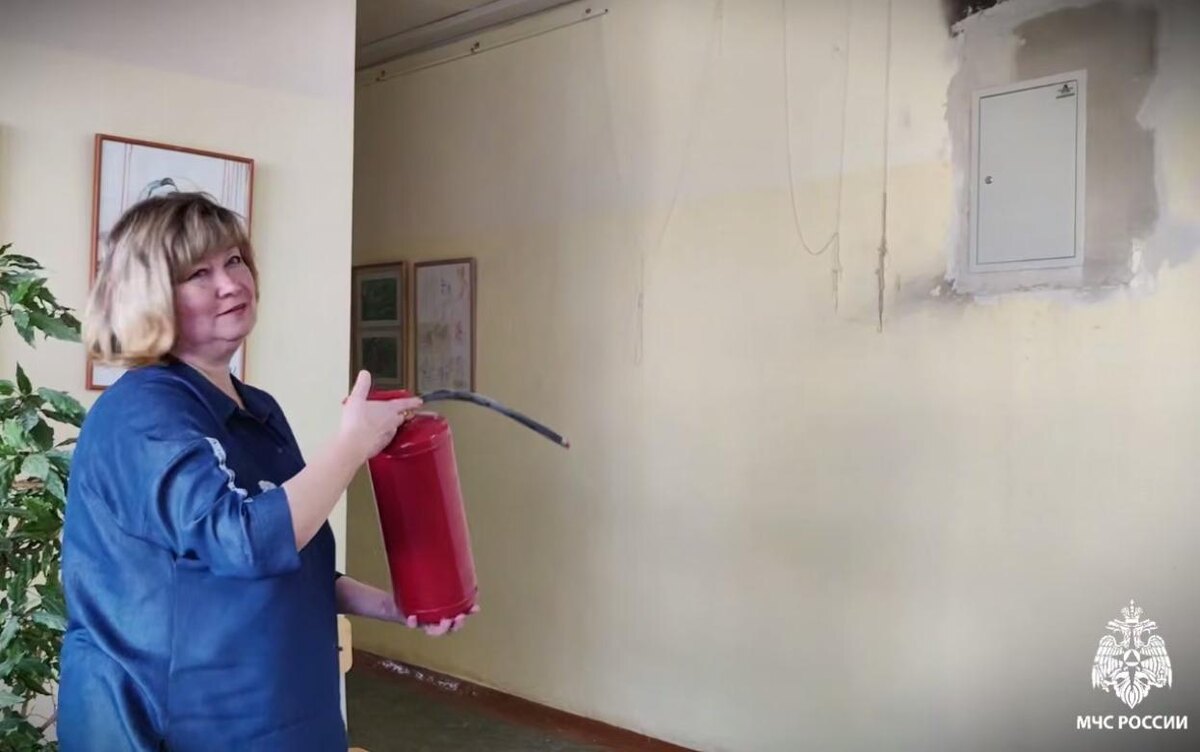    Учитель потушил пожар в одном из лицеев Ижевска