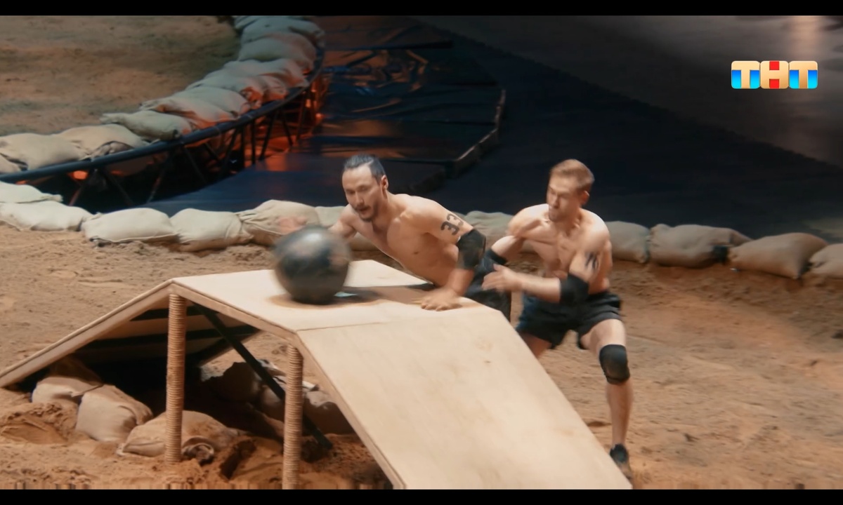 Гудков первый у мяча