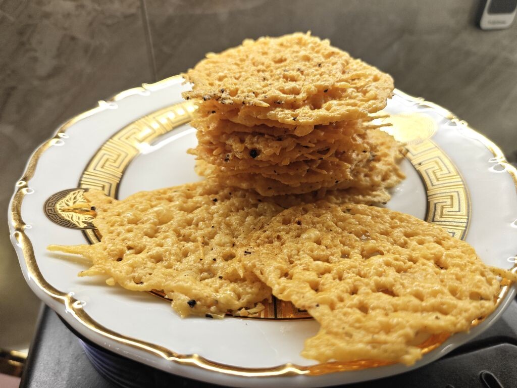 Тонкие, хрустящие, ничего кроме сыра