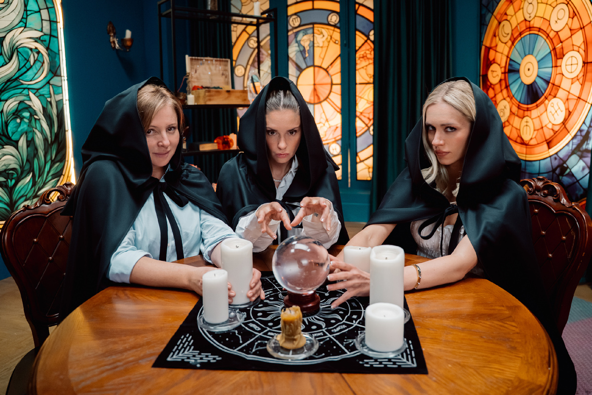 Анна Банщикова и Агата Муцениеце и Валерия Астапова. Фото: телеканал СТС