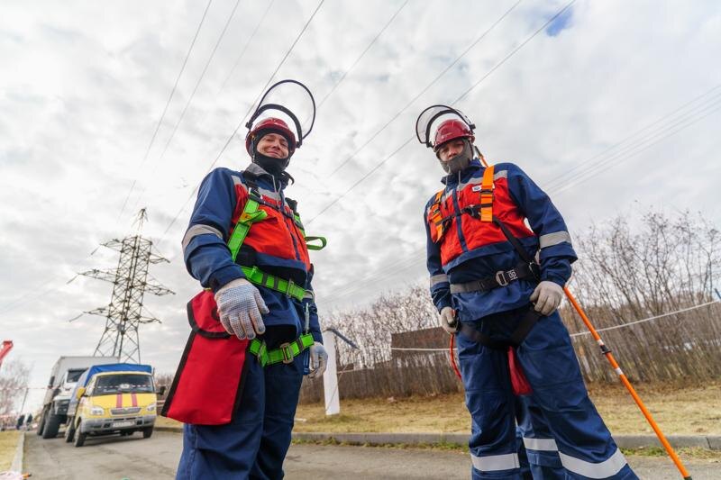    Фото пресс-службы «Россети Урал» / Сотрудники компании