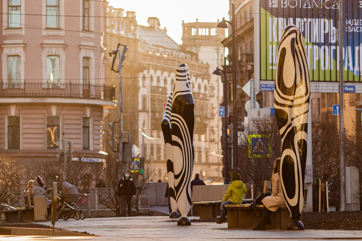 источник: https://aira.ru/proekty/futuristichnye-art-obekty-v-sankt-peterburge/