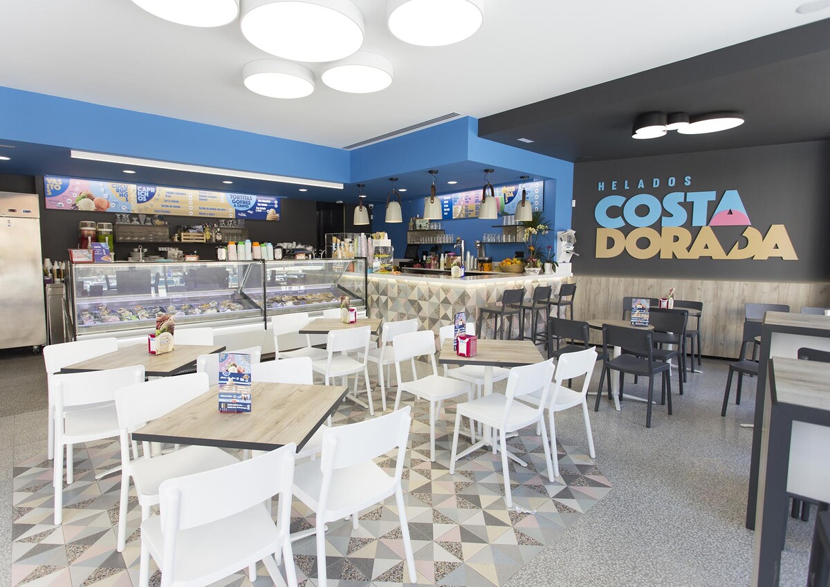 Керамогранит Vives в магазине мороженого Costa Dorada