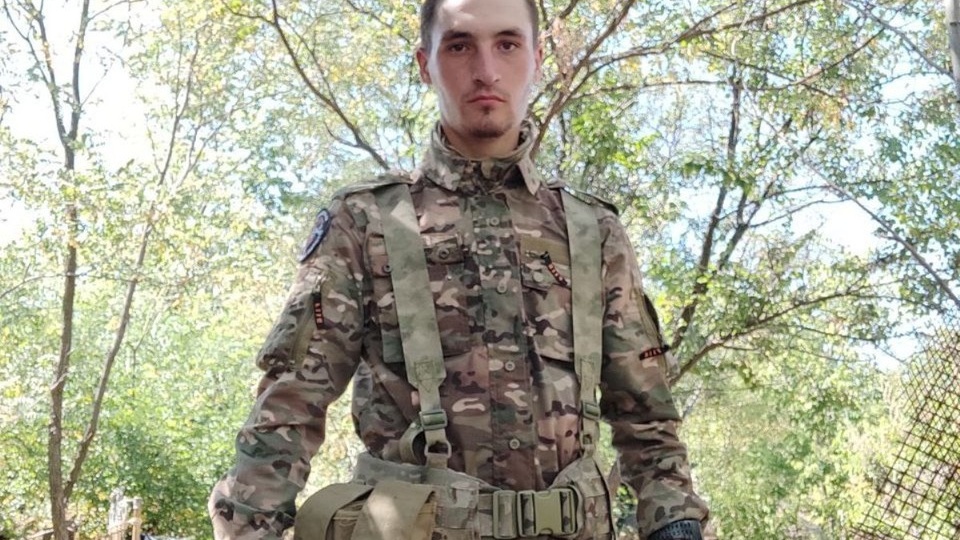 Русский боец потерял две ноги, но выжил: теперь он нашел невесту и вместе с ней отправится на СВО на протезах, чтобы управлять дронами