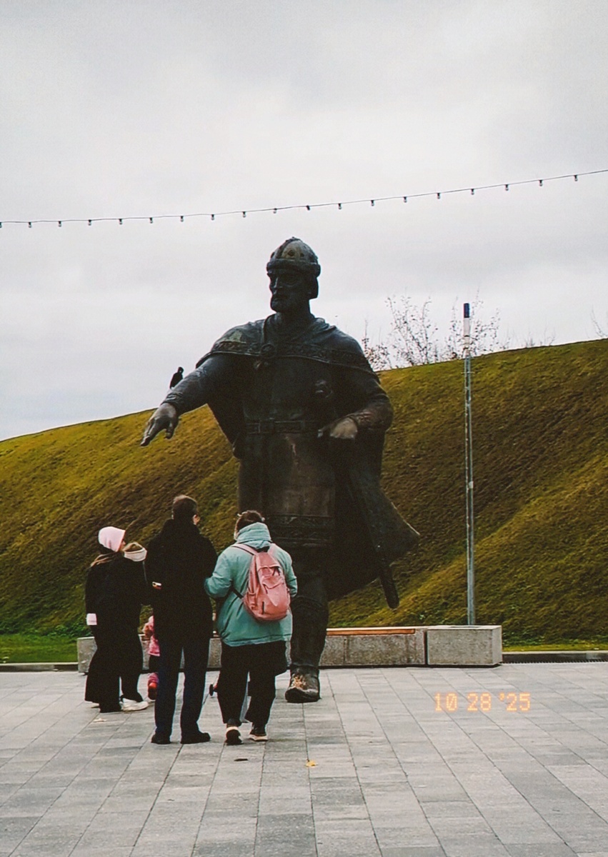 Юрий Долгорукий и туристы