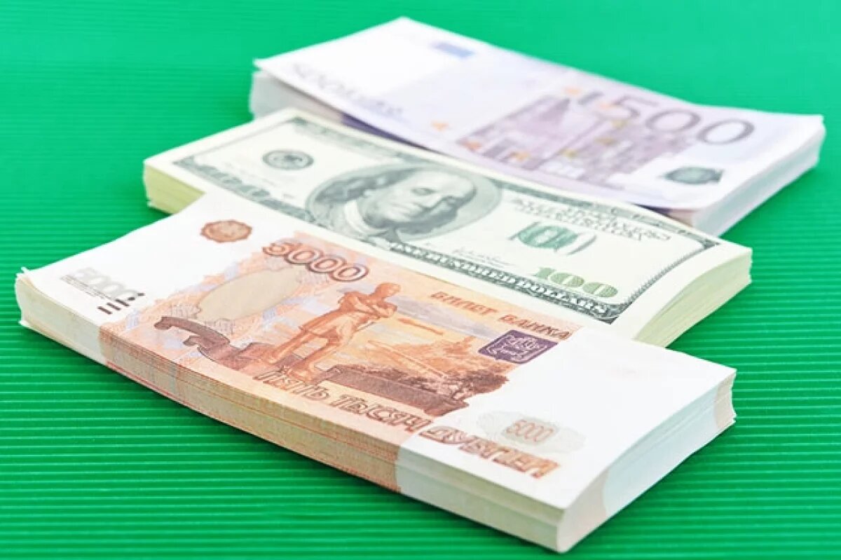    Нынешнее снижение «американца» и «европейца» объясняется еще и тем, что на прошлой неделе на 2 % просел курс юаня