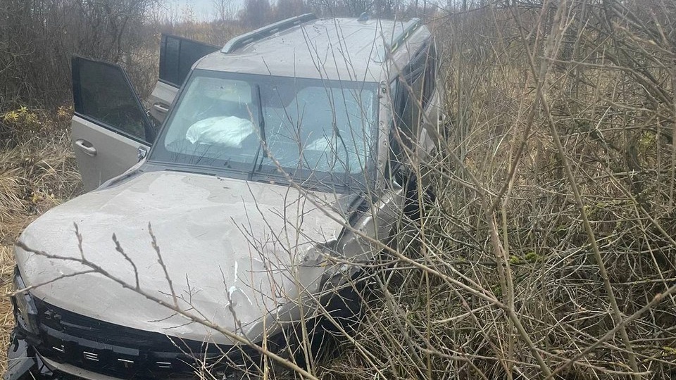 Три человека госпитализированы после ДТП на трассе под Демидовым