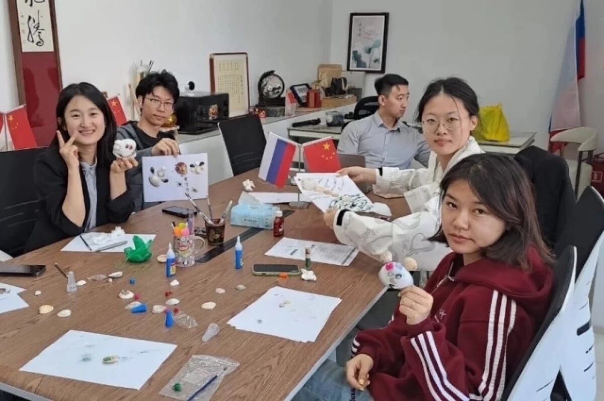    Китайские студенты на русском мастер-классе.