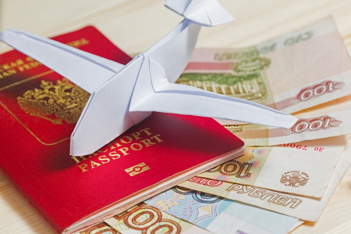    За провоз наличных выше нормы вас оштрафуют на таможне. Источник: Kapustin Igor / Shutterstock / FOTODOM