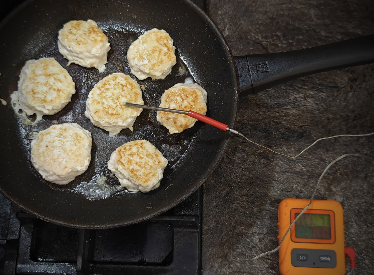 Мой любимейший гаджет на кухне - пищевой термометр. 