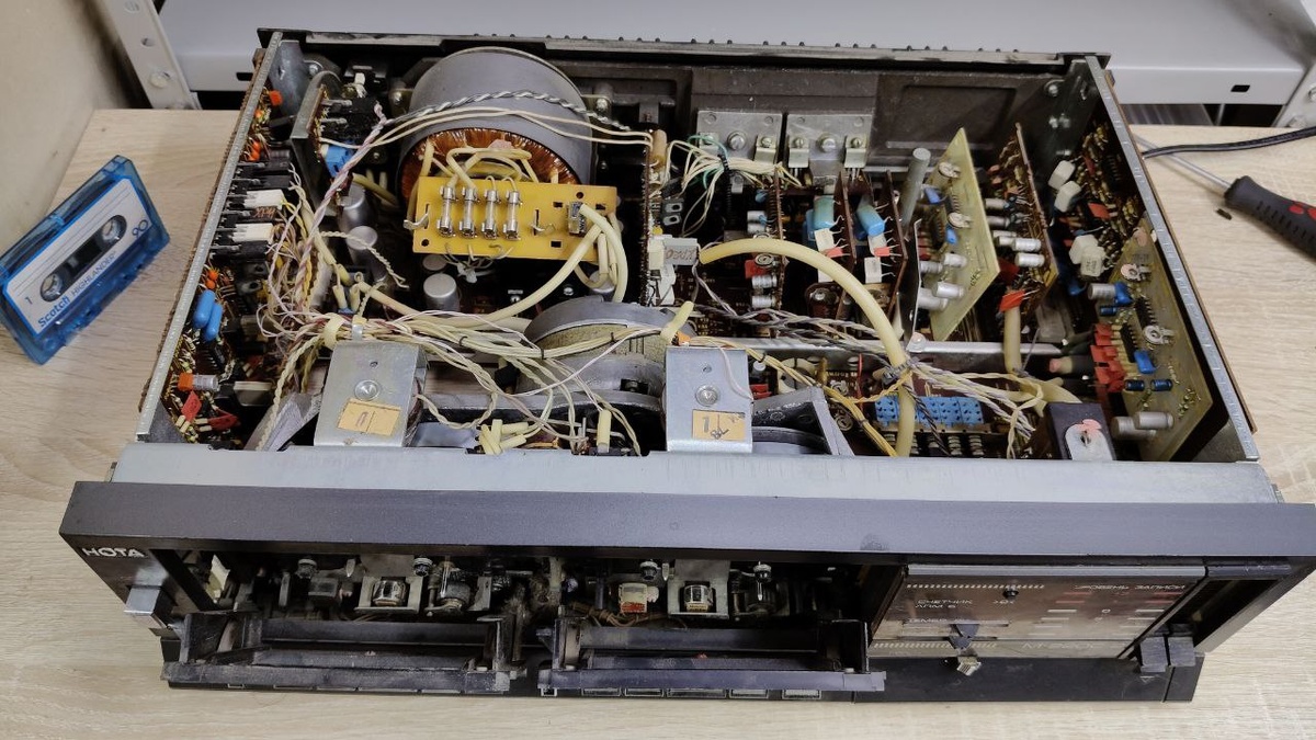 Магнитофон Нота М220С-2. Фото из моего личного архива.