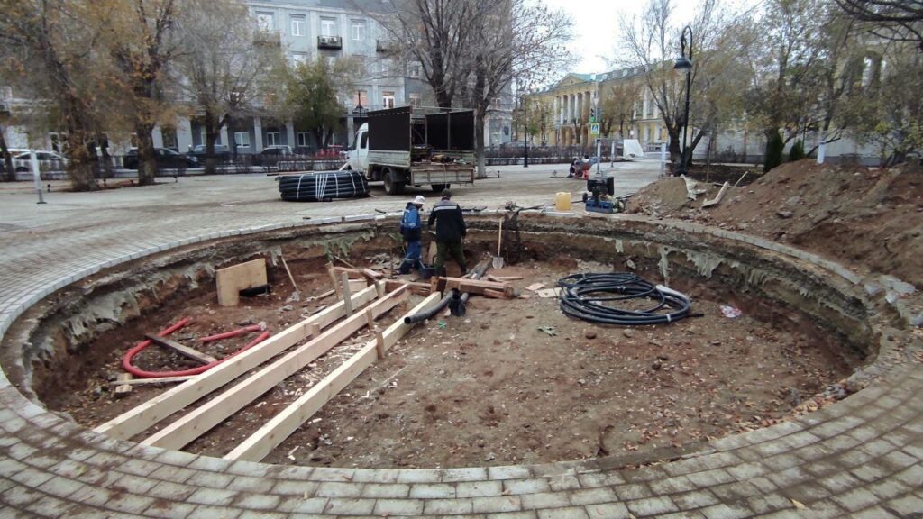    В сквере имени Ленина в Оренбурге высадили робинии, клёны и туи Оренбуржье