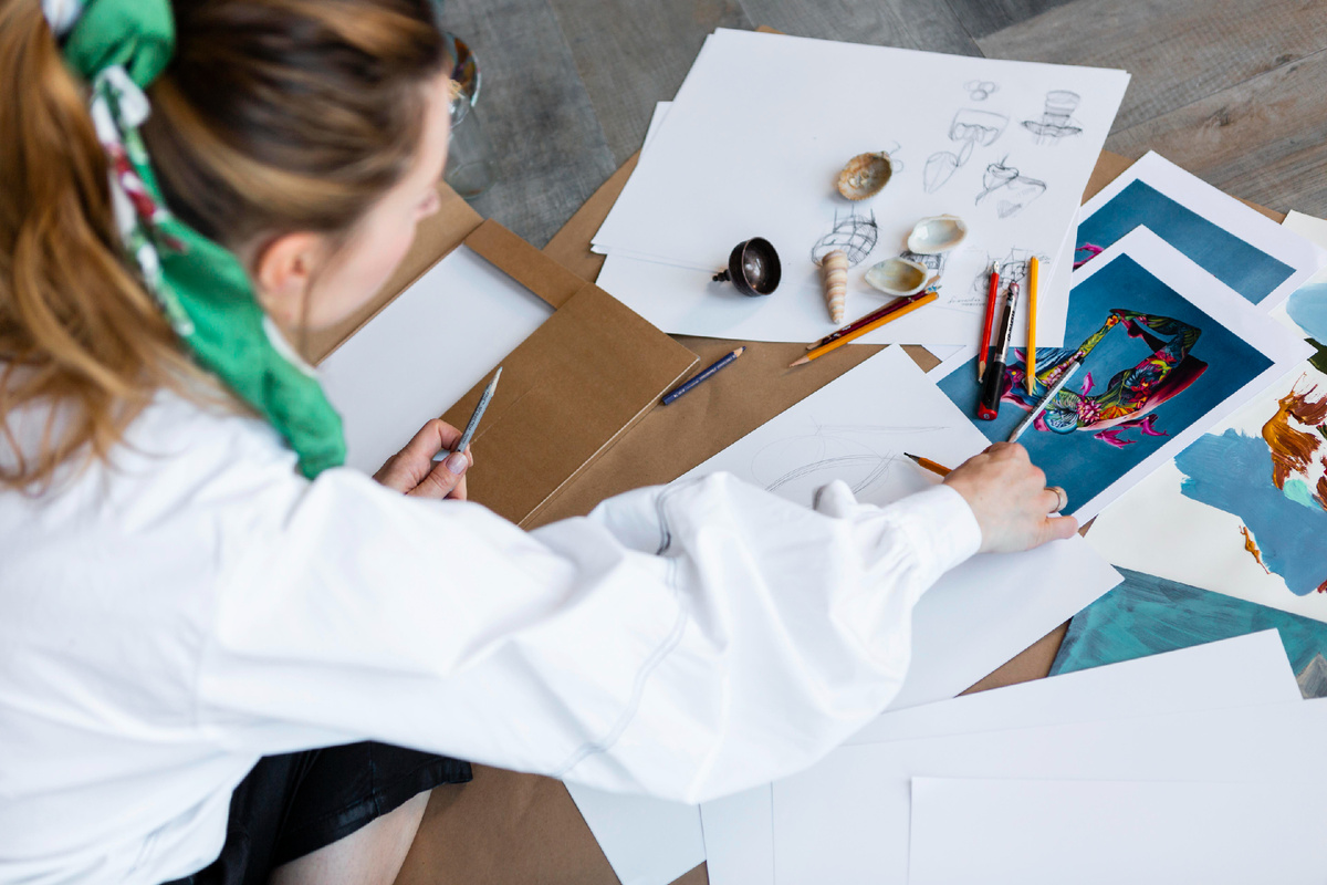 Творческий процесс в период мании (Источник изображения: freepik.com)