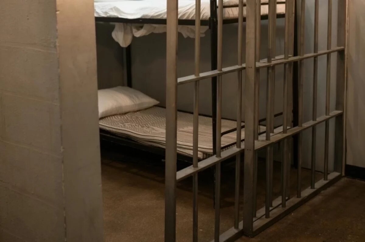    Назначил её виновной.