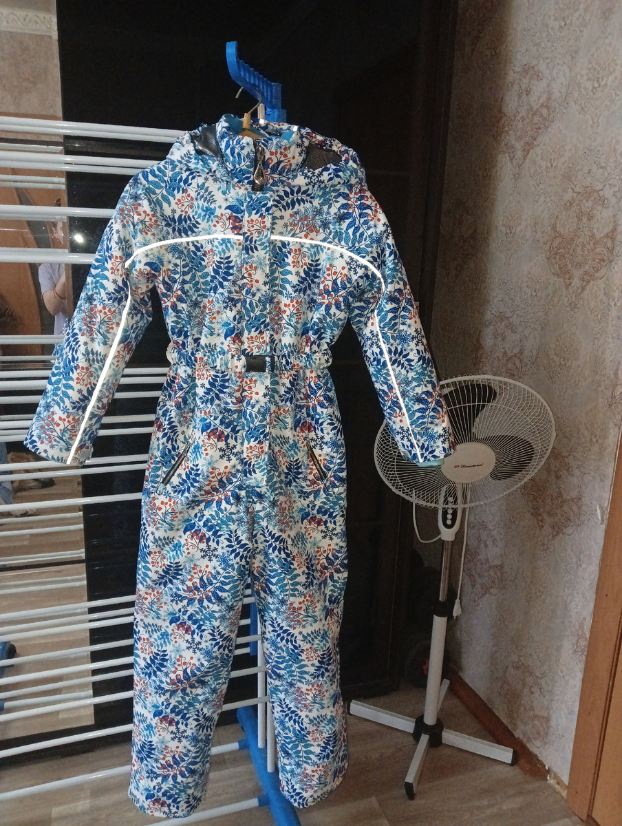 Комбинезон, сшитый для дочери. Хвастаюсь) он, правда, классный