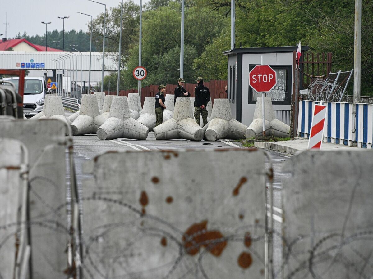    Заградительные сооружения возведённые польскими пограничниками на белорусско-польской границе© РИА Новости / Виктор Толочко