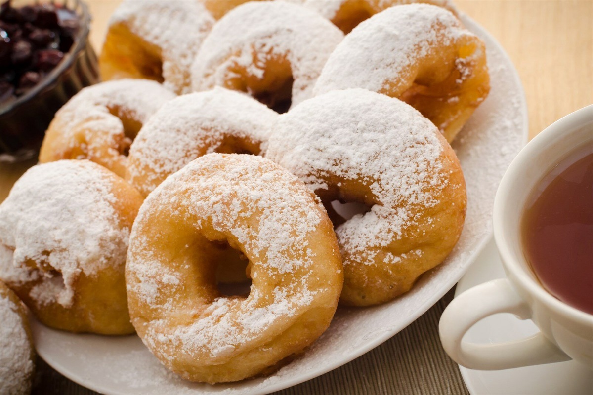 Самые вкусные пышки в Питере с сахарной пудрой