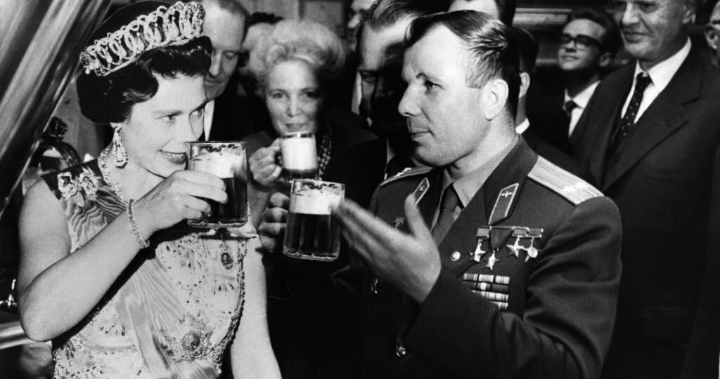Визит Ю.Гагарина в Великобританию. Часть 2: Встреча с королевой Елизаветой II. А был ли чай с лимоном?