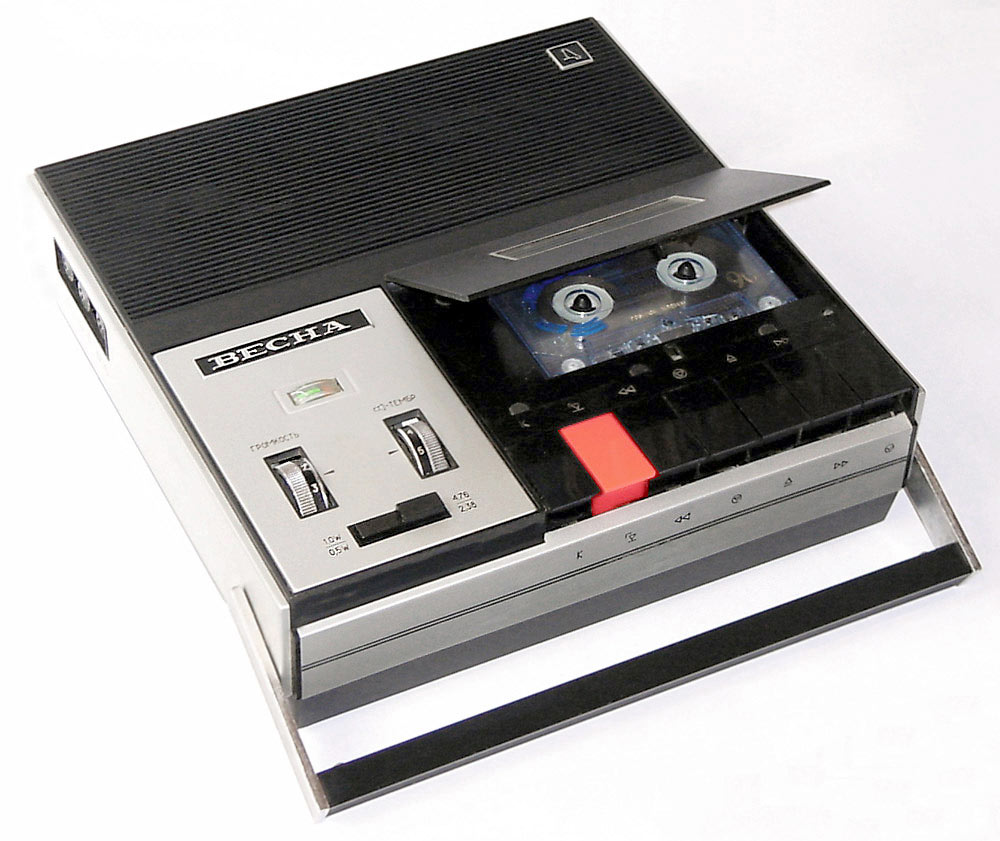 ВЕСНА-306 - дизайн блеск! даже ежели опять содрали коммуняки !)))