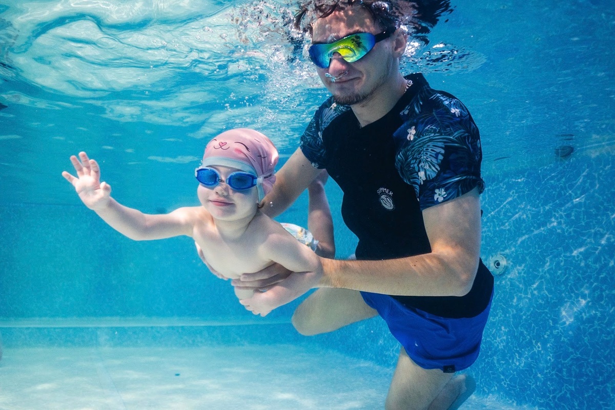 Бояться того, что ребенок простудится после плавания, не нужно, так как бассейн не является источником ОРВИ